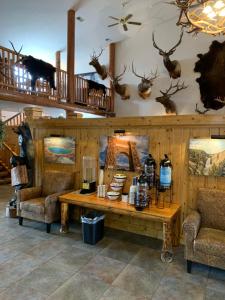 Foto da galeria de The Antler Lodge - Gardiner em Gardiner