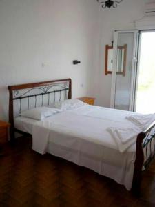 Postel nebo postele na pokoji v ubytování Kassandra Garden Residence