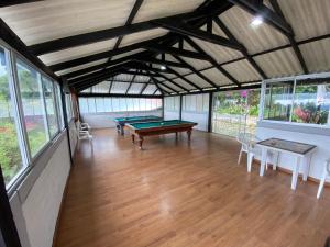 a large room with two pool tables and chairs at Finca Villa Maju K24 Vista naturaleza clima delicioso A 30 min Cali in Papagalleros