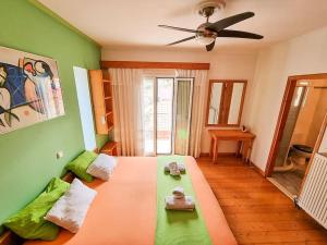 Postel nebo postele na pokoji v ubytování Artemis House