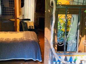 Кровать или кровати в номере Hotel Rural Albamanjon