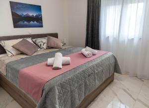 Posteľ alebo postele v izbe v ubytovaní Apartmani Dalmacija Drage