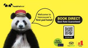 un oso panda con un sombrero en la cabeza en Panda Pod Hotel, en Richmond