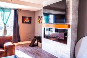 TV a/nebo společenská místnost v ubytování Luxury Pet Friendly Home In Houston Near All Downtown Attractions - 2707B