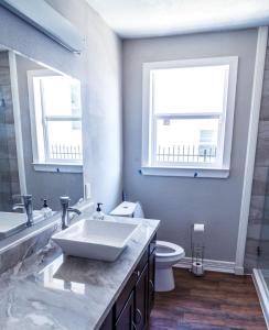 Koupelna v ubytování Luxury Pet Friendly Home In Houston Near All Downtown Attractions - 2707B + 15 fotografií