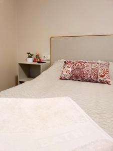 a bedroom with a bed with a pillow on it at Apartamento Luz in Valencia