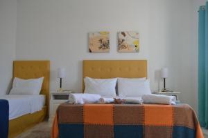 Una cama o camas en una habitación de Pai Pajarito