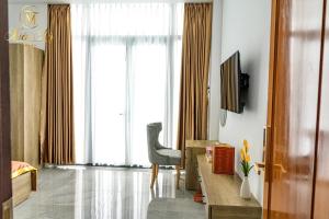TV a/nebo společenská místnost v ubytování Khách Sạn Thiên Mỹ