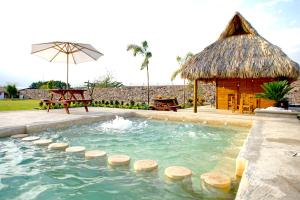 Hồ bơi trong/gần Los Alamos Cabañas & Glamping Yecapixtla