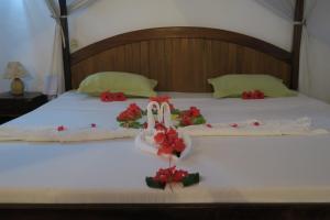 Letto o letti in una camera di Andilana Lodge