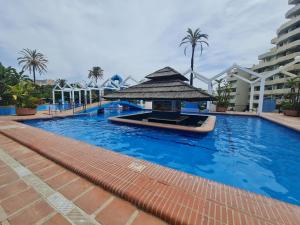 Bazén v ubytování Precioso apartamento con piscinas y vistas al mar. nebo v jeho okolí