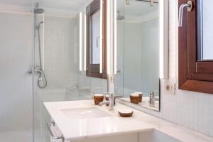 A bathroom at Villa Lumb