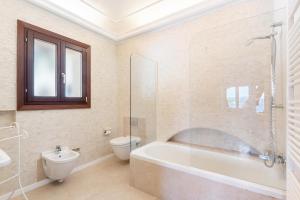 A bathroom at Villa Lumb