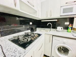 Kuchyň nebo kuchyňský kout v ubytování Zebra Apartments Hurghada center