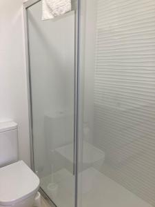 Kúpeľňa v ubytovaní APARTAMENTOS SOL ANDALUZ - GOYA + 17 fotografií