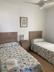 Posteľ alebo postele v izbe v ubytovaní APARTAMENTOS SOL ANDALUZ - GOYA