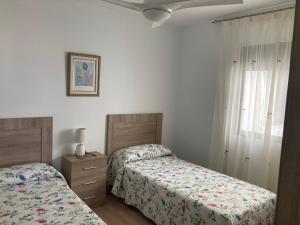 Posteľ alebo postele v izbe v ubytovaní APARTAMENTOS SOL ANDALUZ - GOYA
