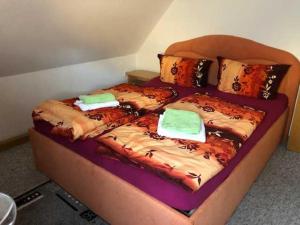 two beds sitting next to each other in a room at Ferienwohnung im Herzen von Thüringen in Blankenhain +10 photos
