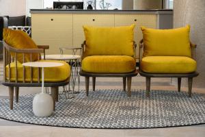 Area soggiorno di Port Tower by Isrotel Design