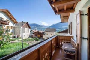 A balcony or terrace at Hof am Schloss Apartment Edelweiss