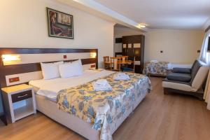 Кровать или кровати в номере Hotel Karacam