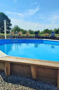 Kolam renang di atau dekat dengan Beautiful 2 bed cottage with swimming pool