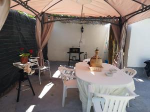 a white table and chairs in a tent at villa mina con vasca idromassaggio in Taranto