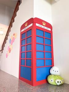 a red phone booth in a room with a teddy bear at Xiangdao in Sanxing