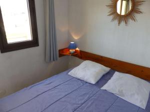Кровать или кровати в номере Appartement Le Lavandou, 2 pièces, 4 personnes - FR-1-308-79
