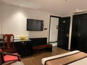 TV a/nebo společenská místnost v ubytování Khanh Linh Hotel