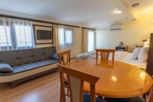 Гостиная зона в Hotel Karacam