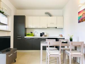 A kitchen or kitchenette at Stepandgo Milano Navigli