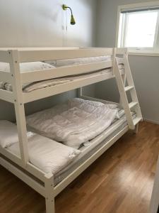 Una cama o camas cuchetas en una habitación  de Hordatun Panorama