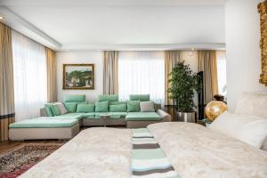 a living room with green furniture and a couch at Residenz Kaiser Franz Josef in Bad Gastein