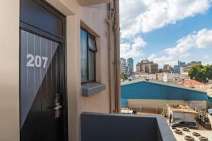 Balkón nebo terasa v ubytování N1 Hotel Rotten Row Harare