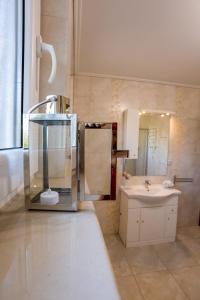 a bathroom with a shower and a sink at Wila Dom Nad Jeziorem Mazury in Sorkwity