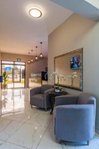 TV a/nebo společenská místnost v ubytování N1 Hotel Rotten Row Harare