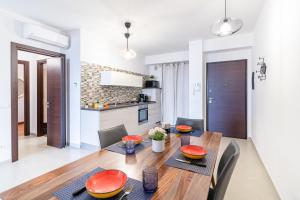 Una cocina o cocineta en Calipso Big APT with Sea View, Parking & Pool