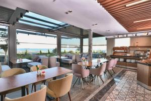 A restaurant or other place to eat at Best Western Premier Ottoperla Hotel