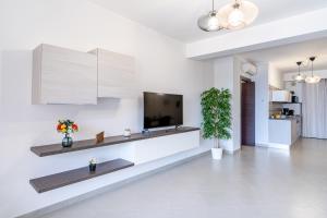 Una cocina o cocineta en Calipso Big APT with Sea View, Parking & Pool