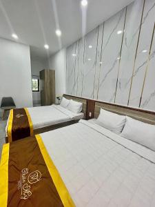 Postel nebo postele na pokoji v ubytování Khách Sạn Thiên Mỹ