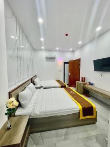 Postel nebo postele na pokoji v ubytování Khách Sạn Thiên Mỹ