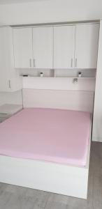 Postel nebo postele na pokoji v ubytování Apartman Nikolić 1