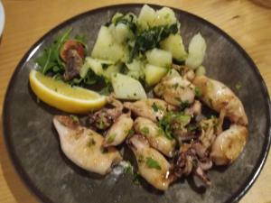 a plate of shrimp and vegetables with a lemon at House ThoNi in Gornji Štoj
