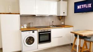 A kitchen or kitchenette at ALmare - Nice & Easy