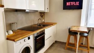 A kitchen or kitchenette at ALmare - Nice & Easy