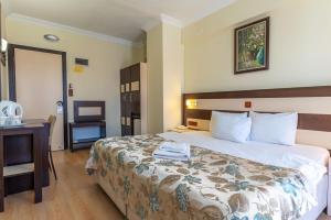 Кровать или кровати в номере Hotel Karacam