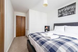 Foto da galeria de ALTIDO Modern 2 bed flat near Inverleith Park, with terrace and free parking em Edimburgo