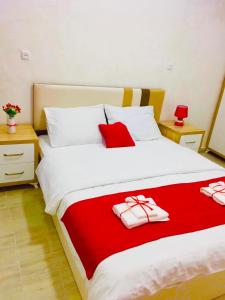 Tempat tidur dalam kamar di Nikas Guest House