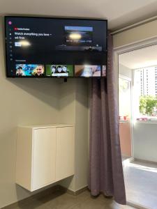 Telewizja i/lub zestaw kina domowego w obiekcie New Square Ocean